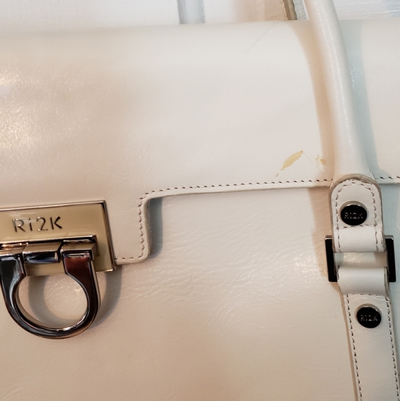 Gorgeous Ri2k Winter White Purse - Picture 2 of 9